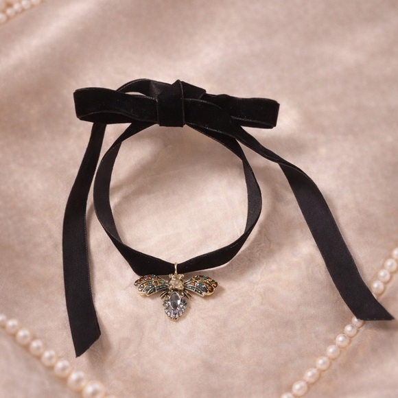 Anthropologie Jewelry - Vintage Gothic Bee Choker | Black Velvet Ribbon Necklace